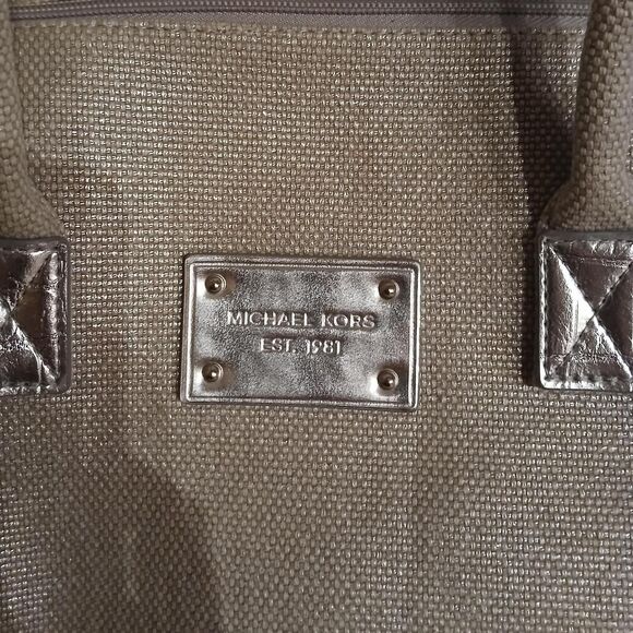 Michael Kors barrel duffel satchel bag tan/silver textured canvas silver trim - Picture 2 of 8